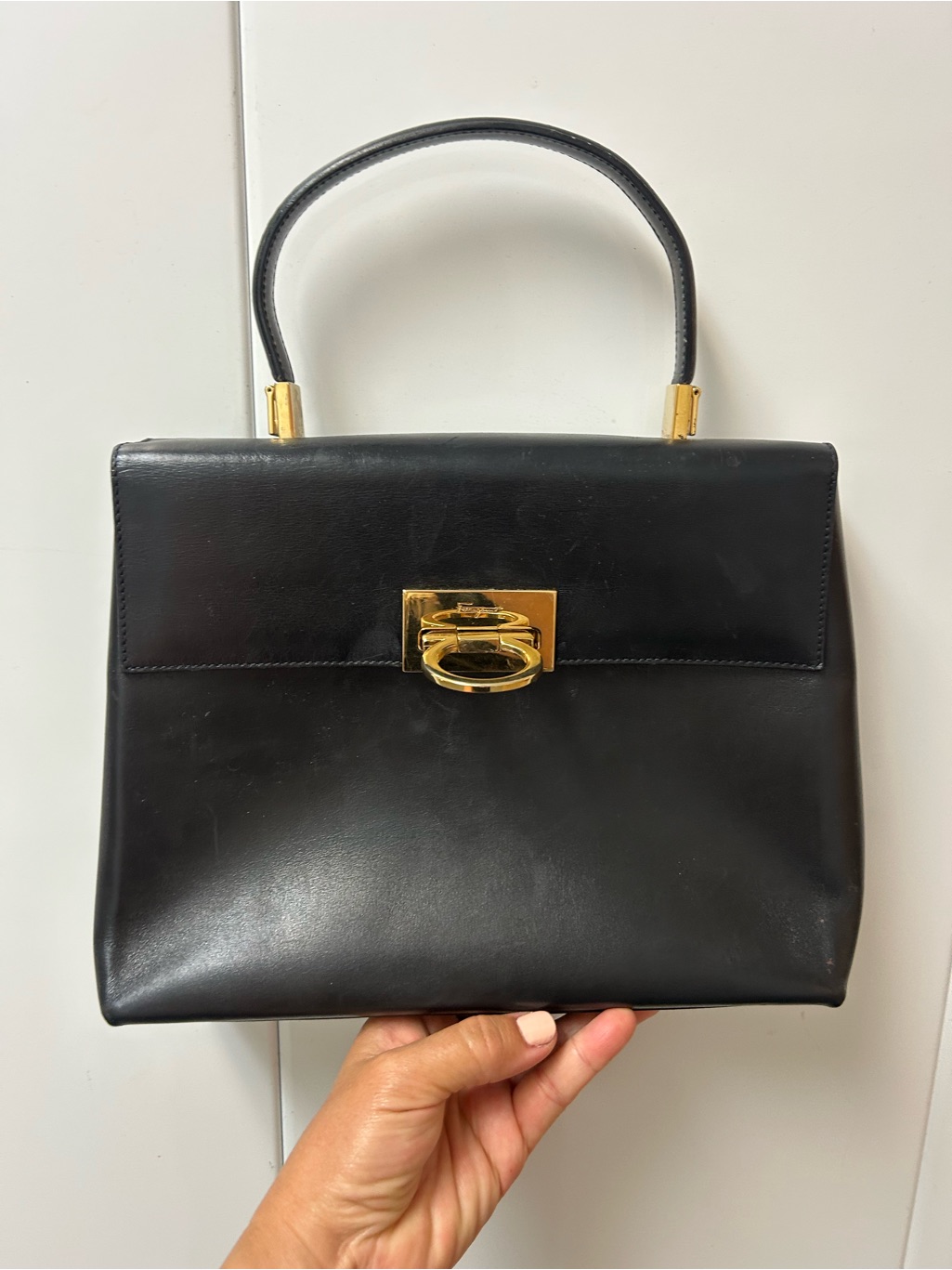 Vintage Salvatore Ferragamo Black Smooth Leather Gancini Af-218657top Handle Bag